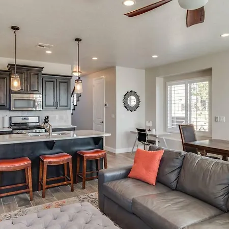 Escape To St. George Apartment